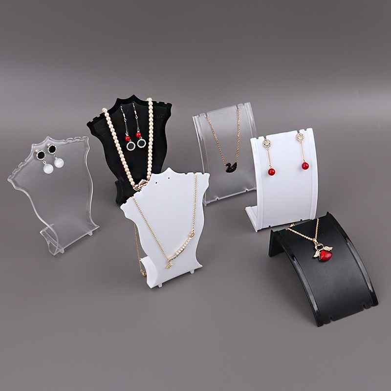 Akrylowy mini naszyjnik Maneki – Body Jewelry Display Ideas recenzja i cena