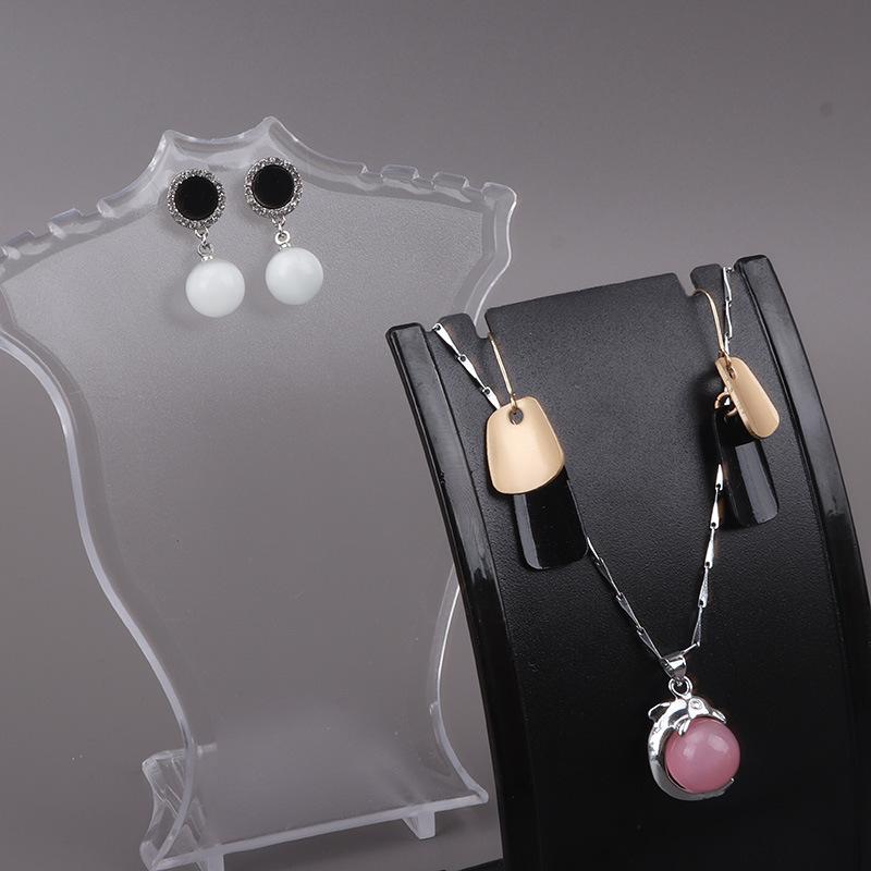 Akrylowy mini naszyjnik Maneki – Body Jewelry Display Ideas recenzja i cena