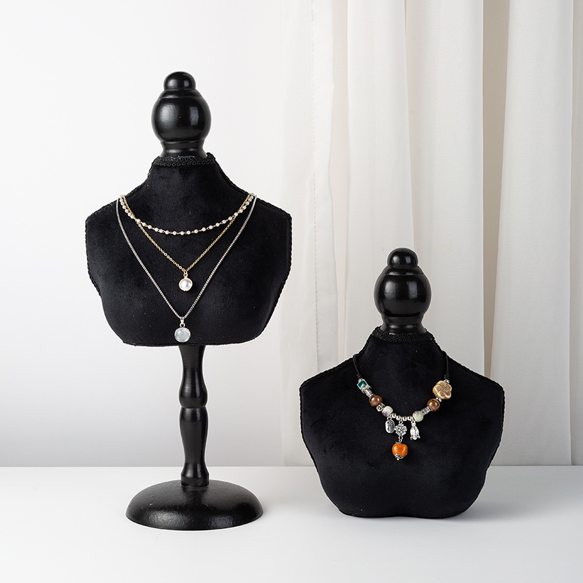 Czarny aksamitny manekin do ek – Body Jewelry In Store recenzja i cena